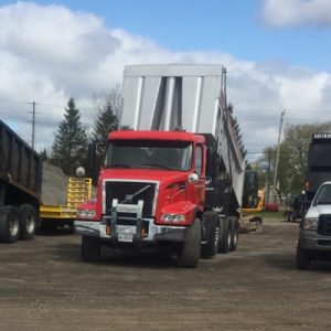 Tri axle dump truck
